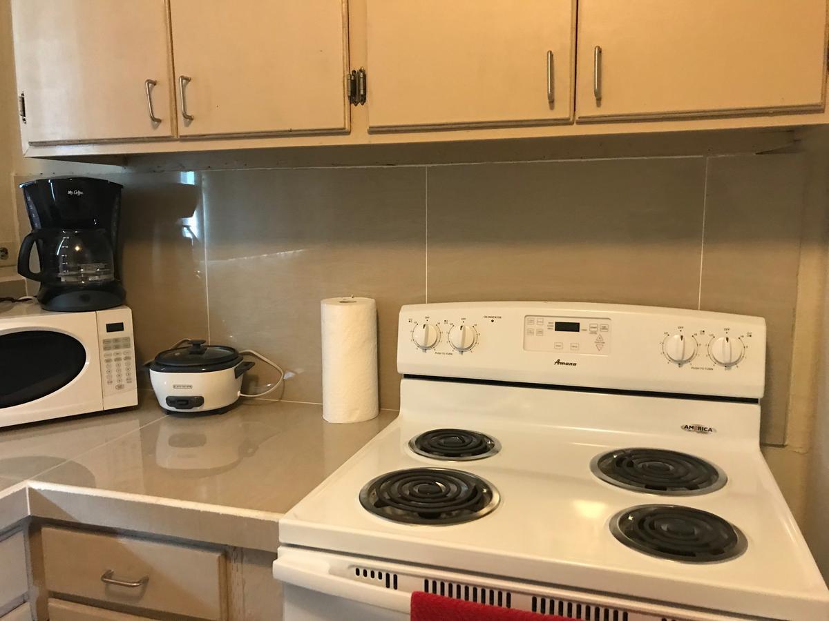 1 Bedroom / 1 Bath . Private Apt. Free Wifi, Interent & Parking Sinajana Exterior photo