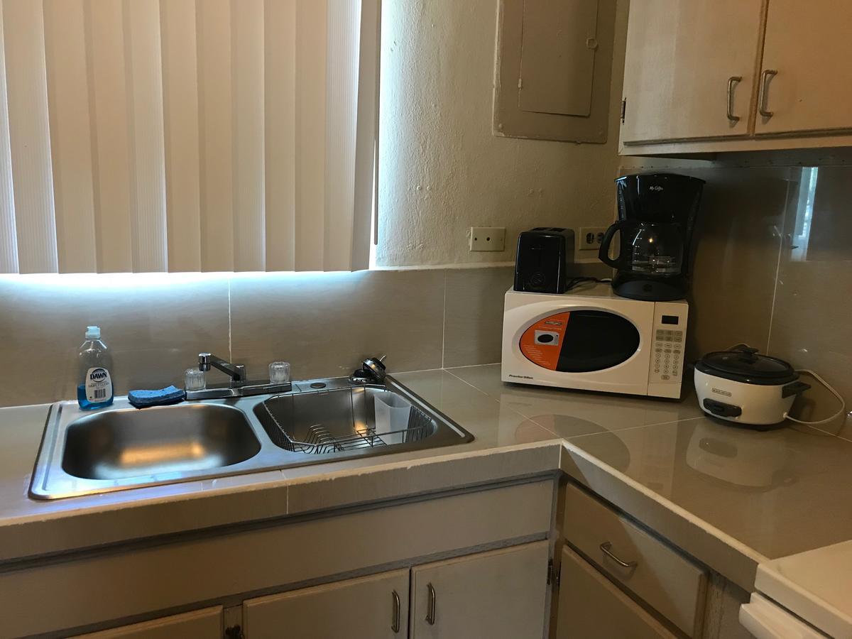 1 Bedroom / 1 Bath . Private Apt. Free Wifi, Interent & Parking Sinajana Exterior photo